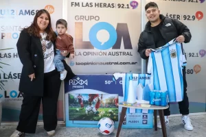 Con el Smart TV bajo el brazo: Un papá y su bebé ganaron los dos primeros premios del gran sorteo de La Opinión Austral Con el Smart TV bajo el brazo: Un papá y su bebé ganaron los dos primeros premios del gran sorteo de La Opinión Austral