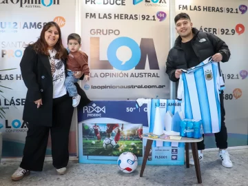 Con el Smart TV bajo el brazo: Un papá y su bebé ganaron los dos primeros premios del gran sorteo de La Opinión Austral Con el Smart TV bajo el brazo: Un papá y su bebé ganaron los dos primeros premios del gran sorteo de La Opinión Austral