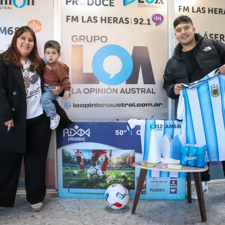 Con el Smart TV bajo el brazo: Un papá y su bebé ganaron los dos primeros premios del gran sorteo de La Opinión Austral Con el Smart TV bajo el brazo: Un papá y su bebé ganaron los dos primeros premios del gran sorteo de La Opinión Austral