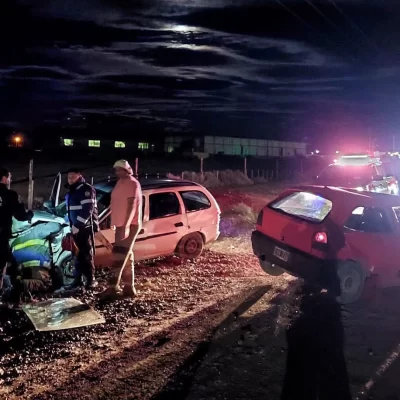 Fuerte choque frontal a un kilómetro de Gobernador Gregores dejó cuatro heridos