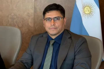 Claudio Vidal: “Queremos transformar recursos en desarrollo y empleo para Santa Cruz” Claudio Vidal: “Queremos transformar recursos en desarrollo y empleo para Santa Cruz”