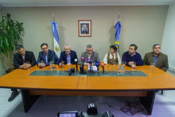 Llamado a licitación nacional e internacional para la exploración de Sur Río Deseado Este Llamado a licitación nacional e internacional para la exploración de Sur Río Deseado Este