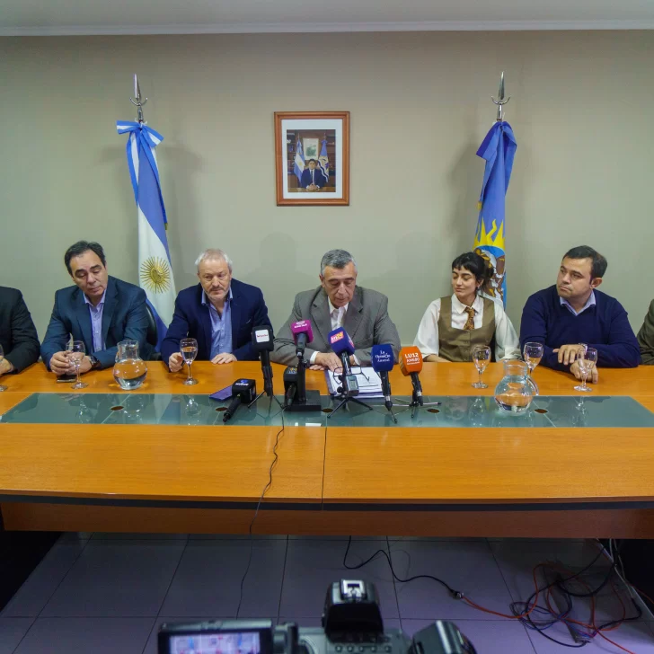 Llamado a licitación nacional e internacional para la exploración de Sur Río Deseado Este Llamado a licitación nacional e internacional para la exploración de Sur Río Deseado Este
