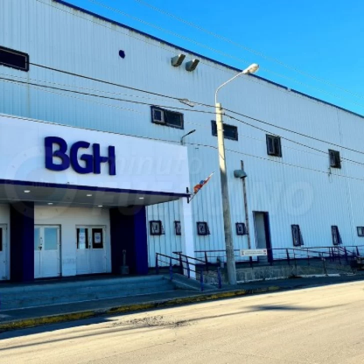 Empresa suspende a 600 trabajadores y frena la producción en su planta de Río Grande Empresa suspende a 600 trabajadores y frena la producción en su planta de Río Grande