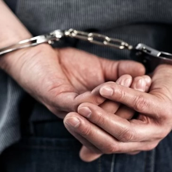 Detienen a un hombre acusado de abusar de su hija durante años en El Calafate Detienen a un hombre acusado de abusar de su hija durante años en El Calafate
