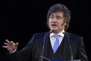 El Gobierno podrá impedir el ingreso o expulsar a extranjeros por mensajes de odio contra Argentina