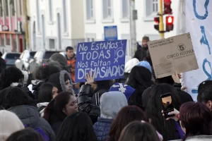 Universidad realiza encuesta anónima para visibilizar frases cotidianas que alertan a mujeres y diversidades Universidad realiza encuesta anónima para visibilizar frases cotidianas que alertan a mujeres y diversidades