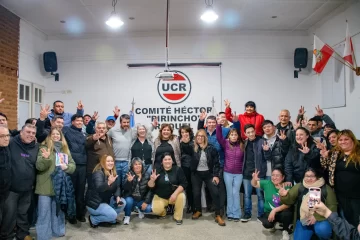 “Leo” Roquel y Daniela D’Amico ganaron las elecciones en la UCR de Santa Cruz “Leo” Roquel y Daniela D’Amico ganaron las elecciones en la UCR de Santa Cruz