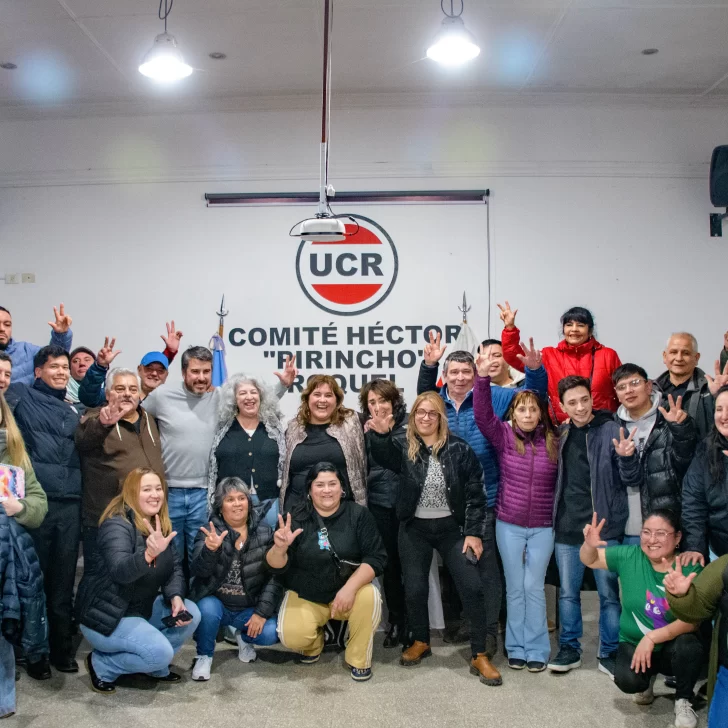 “Leo” Roquel y Daniela D’Amico ganaron las elecciones en la UCR de Santa Cruz “Leo” Roquel y Daniela D’Amico ganaron las elecciones en la UCR de Santa Cruz