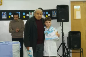 “Me siento muy feliz”: Alfredo Tarcaya le tomó la promesa de lealtad a la bandera a su bisnieto Gael Casal “Me siento muy feliz”: Alfredo Tarcaya le tomó la promesa de lealtad a la bandera a su bisnieto Gael Casal