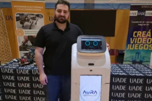 Un chubutense desarrolló Aura, un robot único creado íntegramente en Argentina