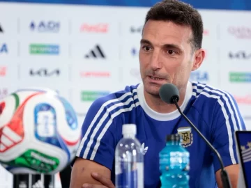 Lionel Scaloni habló en la previa del debut de Argentina en el Mundial: cómo esta Dibu Martínez, la chance de que juegue Messi y la posible línea de 3 Lionel Scaloni habló en la previa del debut de Argentina en el Mundial: cómo esta Dibu Martínez, la chance de que juegue Messi y la posible línea de 3