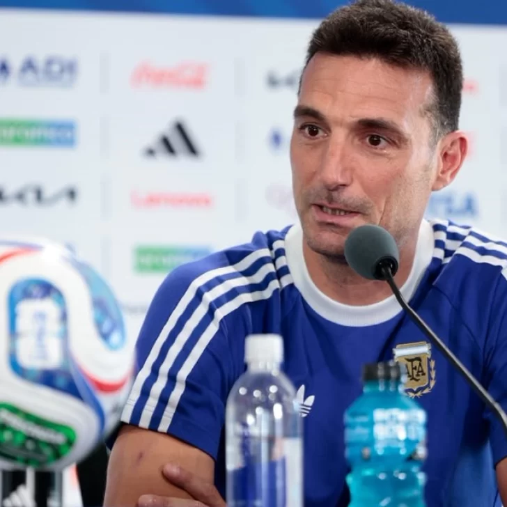 Lionel Scaloni habló en la previa del debut de Argentina en el Mundial: cómo esta Dibu Martínez, la chance de que juegue Messi y la posible línea de 3 Lionel Scaloni habló en la previa del debut de Argentina en el Mundial: cómo esta Dibu Martínez, la chance de que juegue Messi y la posible línea de 3