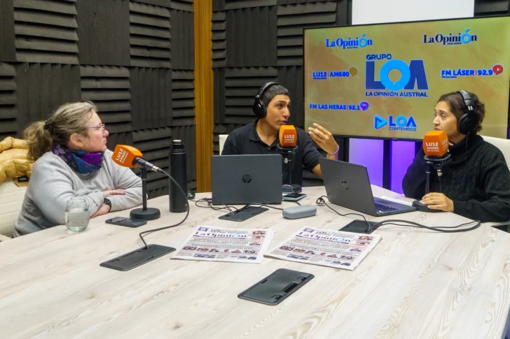  Irene Stur en el programa de las mañanas conducido por el periodista y locutor, Gustavo Argañaraz, y la locutora Gisella Castillo. FOTO: LEANDRO FRANCO/LOA