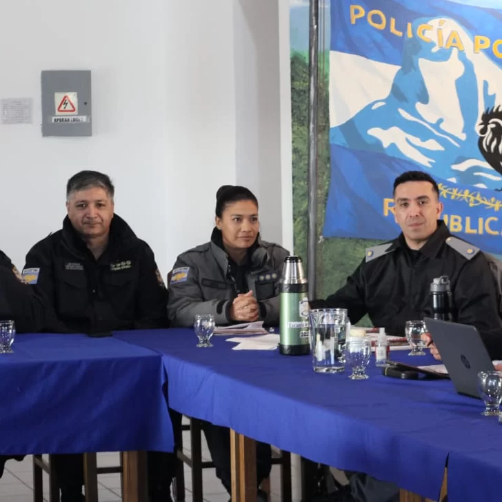 Conflicto Policial: el Gobierno de Santa Cruz presentó nueve propuestas salariales y ratificó que continuará con el diálogo