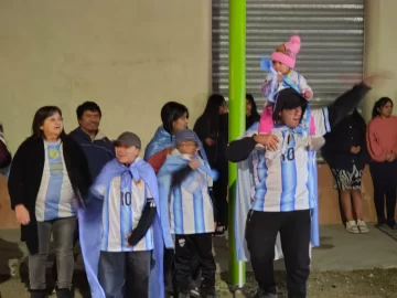 Locura albiceleste en Las Heras tras el show de Messi y la Selección Argentina en el Mundial Locura albiceleste en Las Heras tras el show de Messi y la Selección Argentina en el Mundial