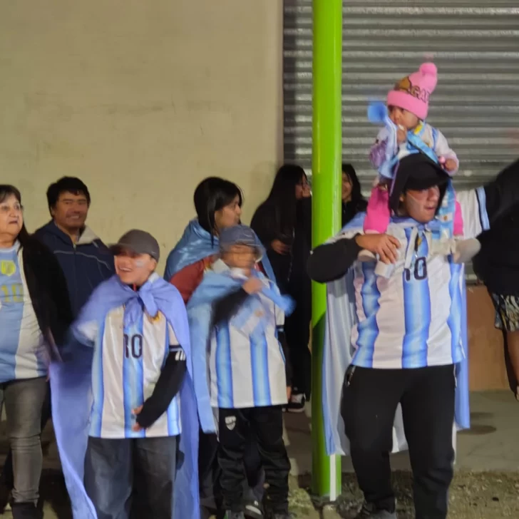 Locura albiceleste en Las Heras tras el show de Messi y la Selección Argentina en el Mundial Locura albiceleste en Las Heras tras el show de Messi y la Selección Argentina en el Mundial