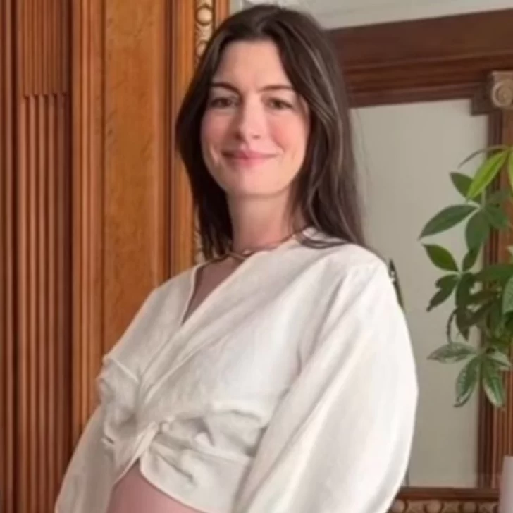 Anne Hathaway anunció que espera a su tercer hijo Anne Hathaway anunció que espera a su tercer hijo
