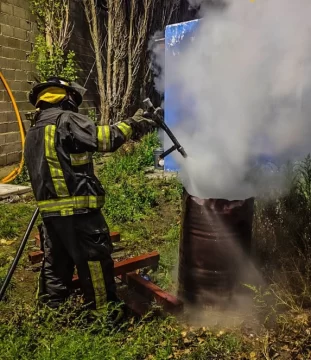 Bomberos sofocaron una quema de cables en el predio de Servicios Públicos Bomberos sofocaron una quema de cables en el predio de Servicios Públicos
