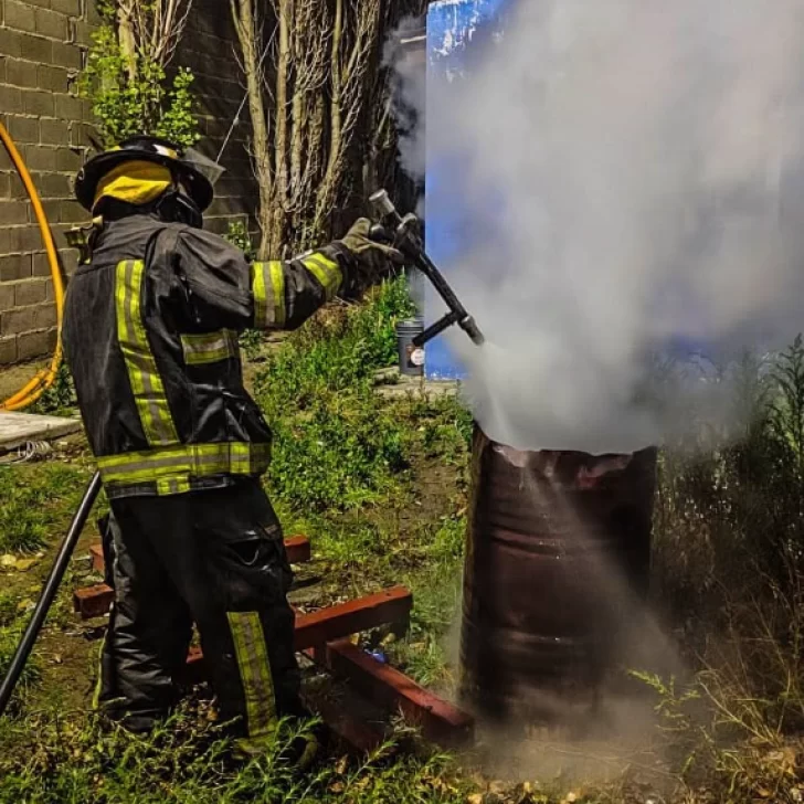 Bomberos sofocaron una quema de cables en el predio de Servicios Públicos Bomberos sofocaron una quema de cables en el predio de Servicios Públicos