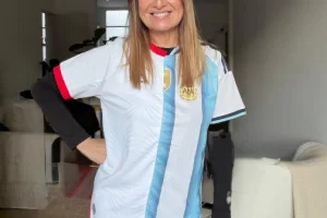 Gabriela Arias Uriburu, diseñadora de una única camiseta de Argentina y Jordania: “Ya gané el Mundial”