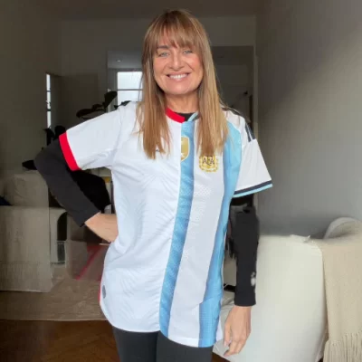 Gabriela Arias Uriburu, diseñadora de una única camiseta de Argentina y Jordania: “Ya gané el Mundial”