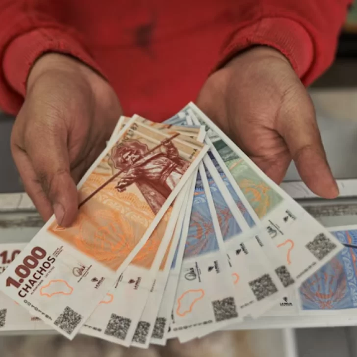 Ricardo Quintela anunció que volverá a emitir los “Chachos” para otorgar aumentos salariales