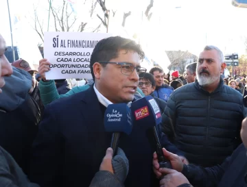 Claudio Vidal: “Hay una clara intención de derrocar a este gobierno provincial” Claudio Vidal: “Hay una clara intención de derrocar a este gobierno provincial”