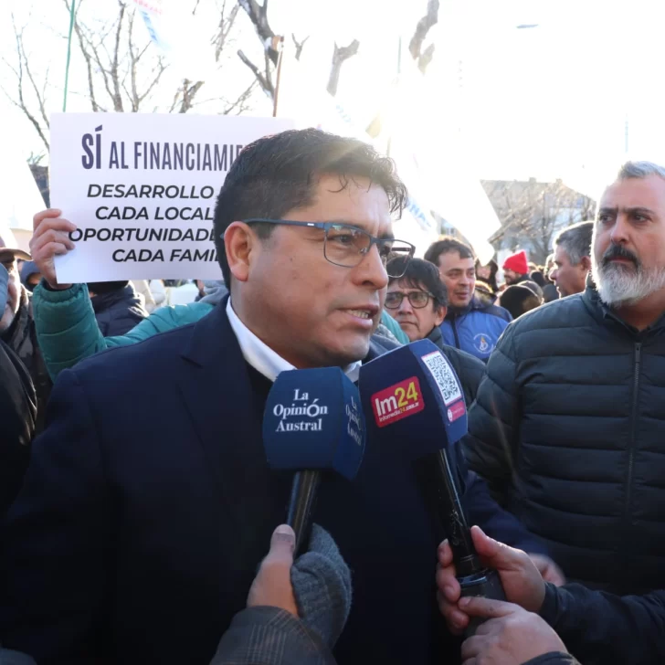 Claudio Vidal: “Hay una clara intención de derrocar a este gobierno provincial” Claudio Vidal: “Hay una clara intención de derrocar a este gobierno provincial”