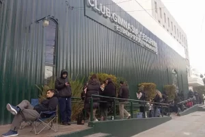 Comodoro Rivadavia pone el Mundial de Fútbol en pausa este sábado: hubo cola desde temprano por una entrada en el estadio para ver la sexta final de Gimnasia vs Quimsa Comodoro Rivadavia pone el Mundial de Fútbol en pausa este sábado: hubo cola desde temprano por una entrada en el estadio para ver la sexta final de Gimnasia vs Quimsa