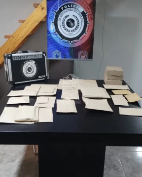 Río Gallegos: desarticulan un punto de venta de drogas en el barrio San Benito Río Gallegos: desarticulan un punto de venta de drogas en el barrio San Benito