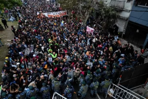 Despedida al Indio Solari en Avellaneda: miles de fanáticos participan del último adiós al líder de Los Redonditos de Ricota