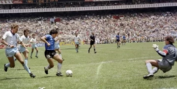 ¡Maradonazo!: “Barrilete cósmico, ¿de qué planeta viniste?” ¡Maradonazo!: “Barrilete cósmico, ¿de qué planeta viniste?”