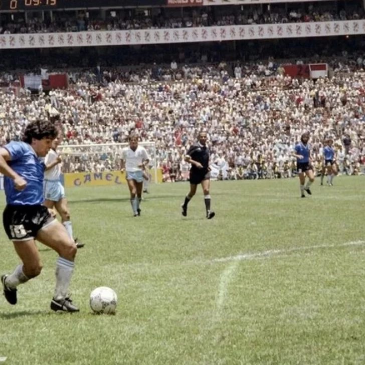 ¡Maradonazo!: “Barrilete cósmico, ¿de qué planeta viniste?” ¡Maradonazo!: “Barrilete cósmico, ¿de qué planeta viniste?”