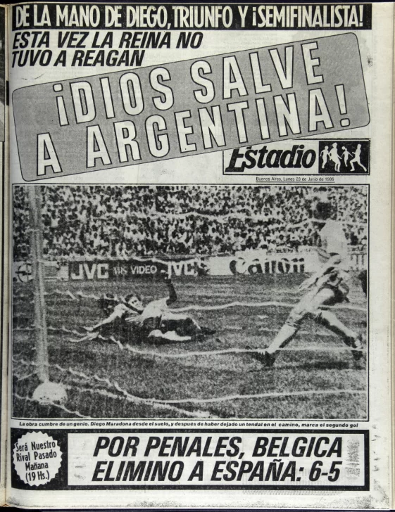  LA TAPA DEL SUPLEMENTO ESTADIO. Con el título “De la mano de Diego, triunfo y semifinalista: ¡Dios Salve a Argentina!” Y en la foto principal, el gol. En el epígrafe decía: La obra cumbre del genio Diego Maradona desde el suelo. Después de haber dejado de intentar en el camino, marca el segundo gol.