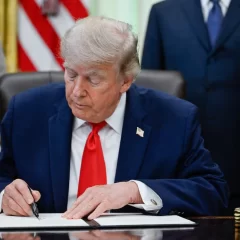 Trump aseguró que el domingo se firmará el acuerdo de paz entre Estados Unidos e Irán