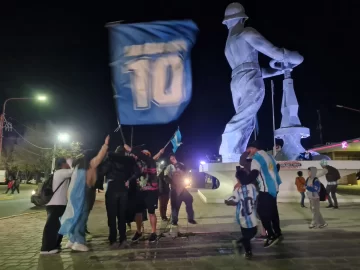 Caleta Olivia se vistió de celeste y blanco tras el triunfo de Argentina en el Mundial 2026 Caleta Olivia se vistió de celeste y blanco tras el triunfo de Argentina en el Mundial 2026