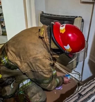 Alarma en la madrugada de Río Gallegos: investigaron una presunta fuga de gas en una vivienda Alarma en la madrugada de Río Gallegos: investigaron una presunta fuga de gas en una vivienda