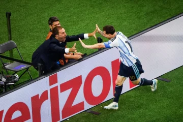 “Estoy temblando…”: el festejo de Messi con el periodista Joaquín Bruno que se volvió viral “Estoy temblando…”: el festejo de Messi con el periodista Joaquín Bruno que se volvió viral