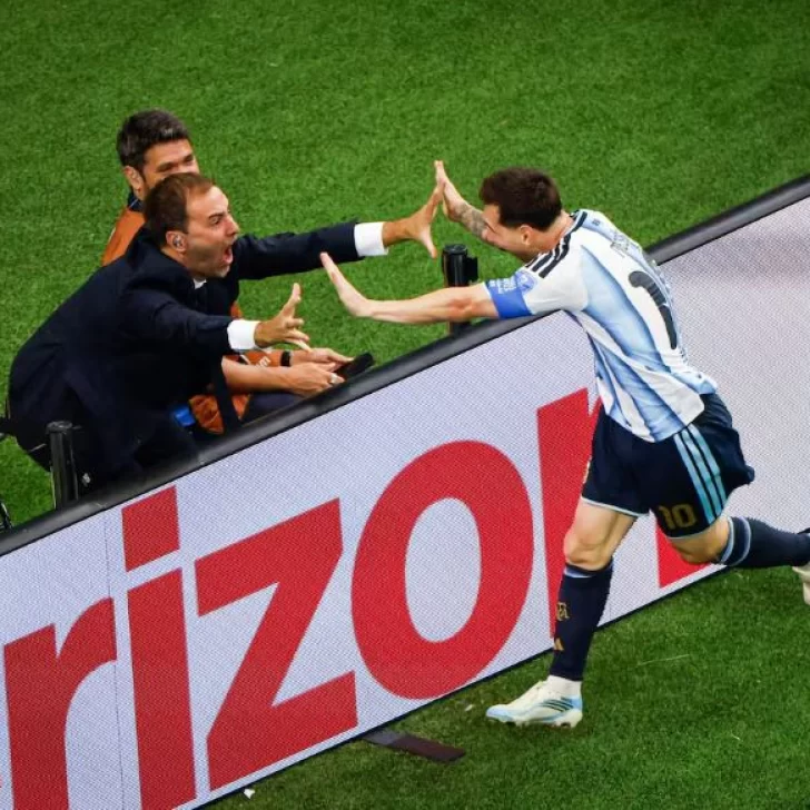 “Estoy temblando…”: el festejo de Messi con el periodista Joaquín Bruno que se volvió viral “Estoy temblando…”: el festejo de Messi con el periodista Joaquín Bruno que se volvió viral