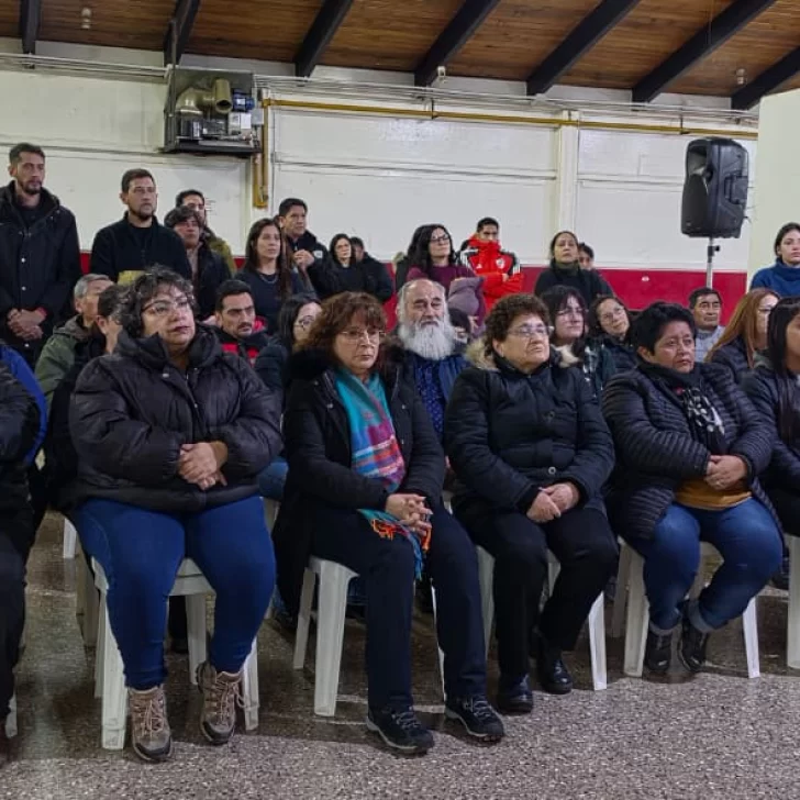 A 22 años de la tragedia: Conmovedor recuerdo y homenaje a los mineros muertos en el socavón A 22 años de la tragedia: Conmovedor recuerdo y homenaje a los mineros muertos en el socavón