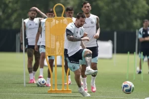 Scaloni definió los once de Argentina para el debut frente a Argelia Scaloni definió los once de Argentina para el debut frente a Argelia