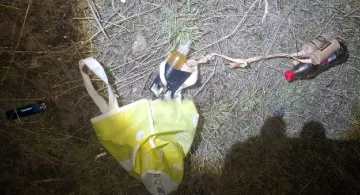 Arrojaron un artefacto explosivo casero frente a una farmacia y sospechan de un ataque intencional Arrojaron un artefacto explosivo casero frente a una farmacia y sospechan de un ataque intencional