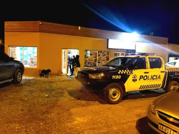 Sospechan que un mismo ladrón robó dos comercios en menos de una hora en El Calafate Sospechan que un mismo ladrón robó dos comercios en menos de una hora en El Calafate