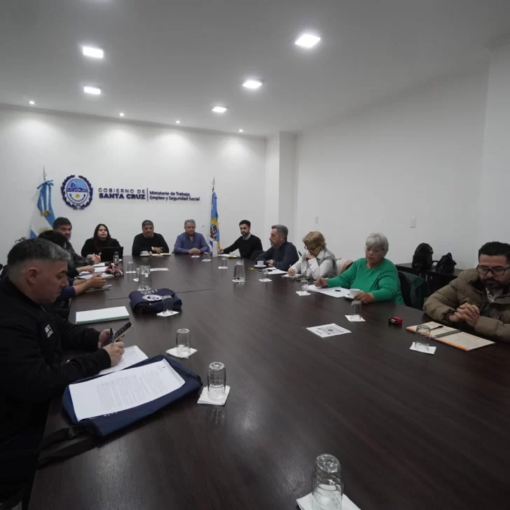El Gobierno de Santa Cruz ofreció el 16,8% de aumento a los docentes pero dijo que trabajará para “fortalecer” la propuesta El Gobierno de Santa Cruz ofreció el 16,8% de aumento a los docentes pero dijo que trabajará para “fortalecer” la propuesta