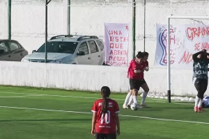 Violencia en la semifinal femenina: Sportivo Santa Cruz logró la clasificación en un partido marcado por una agresión Violencia en la semifinal femenina: Sportivo Santa Cruz logró la clasificación en un partido marcado por una agresión