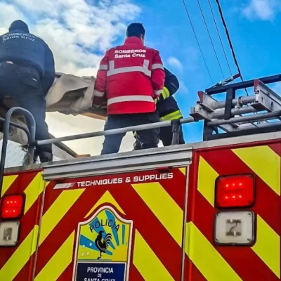 Perito Moreno: bomberos rescataron a un hombre descompensado en el techo de una vivienda Perito Moreno: bomberos rescataron a un hombre descompensado en el techo de una vivienda
