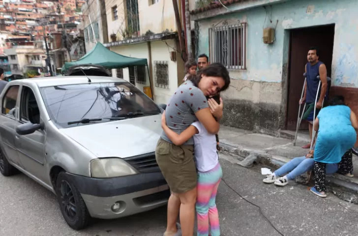 Familia afectada por terremotos en Venezuela