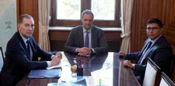Provincias en rojo: el costo oculto del superávit nacional ya golpea a los gobernadores Provincias en rojo: el costo oculto del superávit nacional ya golpea a los gobernadores