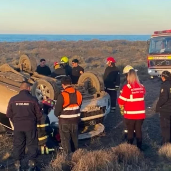 Milagro sobre la Ruta 3: una camioneta volcó de manera espectacular y sus tres ocupantes salieron ilesos Milagro sobre la Ruta 3: una camioneta volcó de manera espectacular y sus tres ocupantes salieron ilesos
